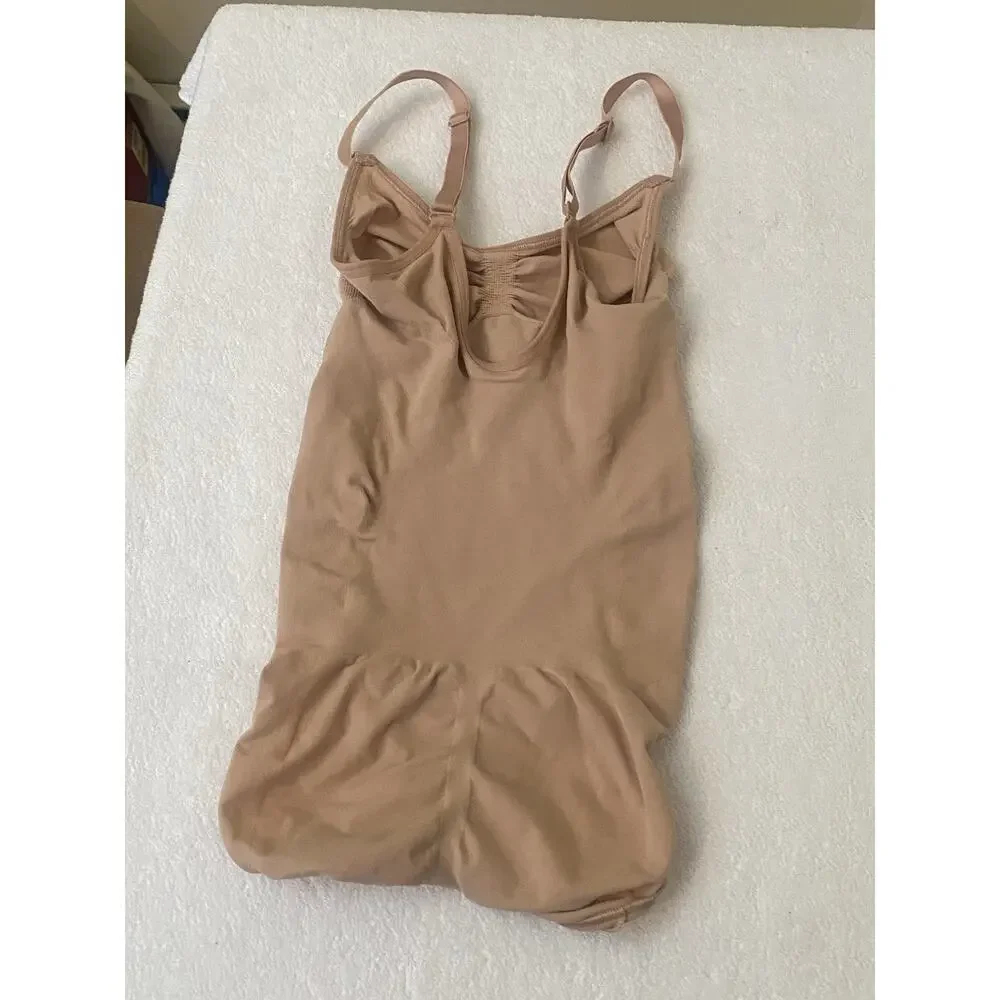 SKIMS Seamless Sculpt Brief Bodysuit Size S/M Clay Shapewear Feminine‎ - Picture 3 of 6